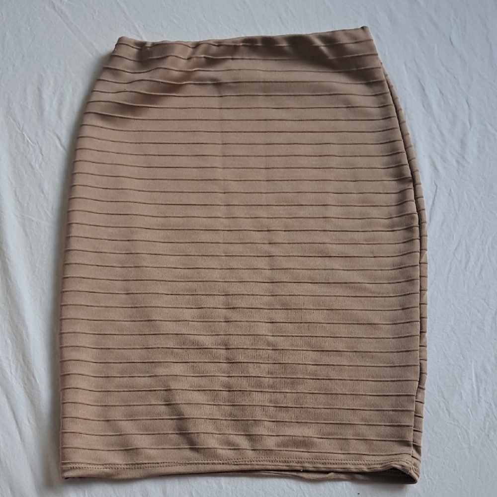 Elegant Tan Ribbed Skirt